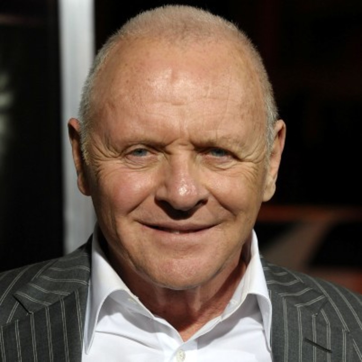 How tall is Anthony Hopkins?